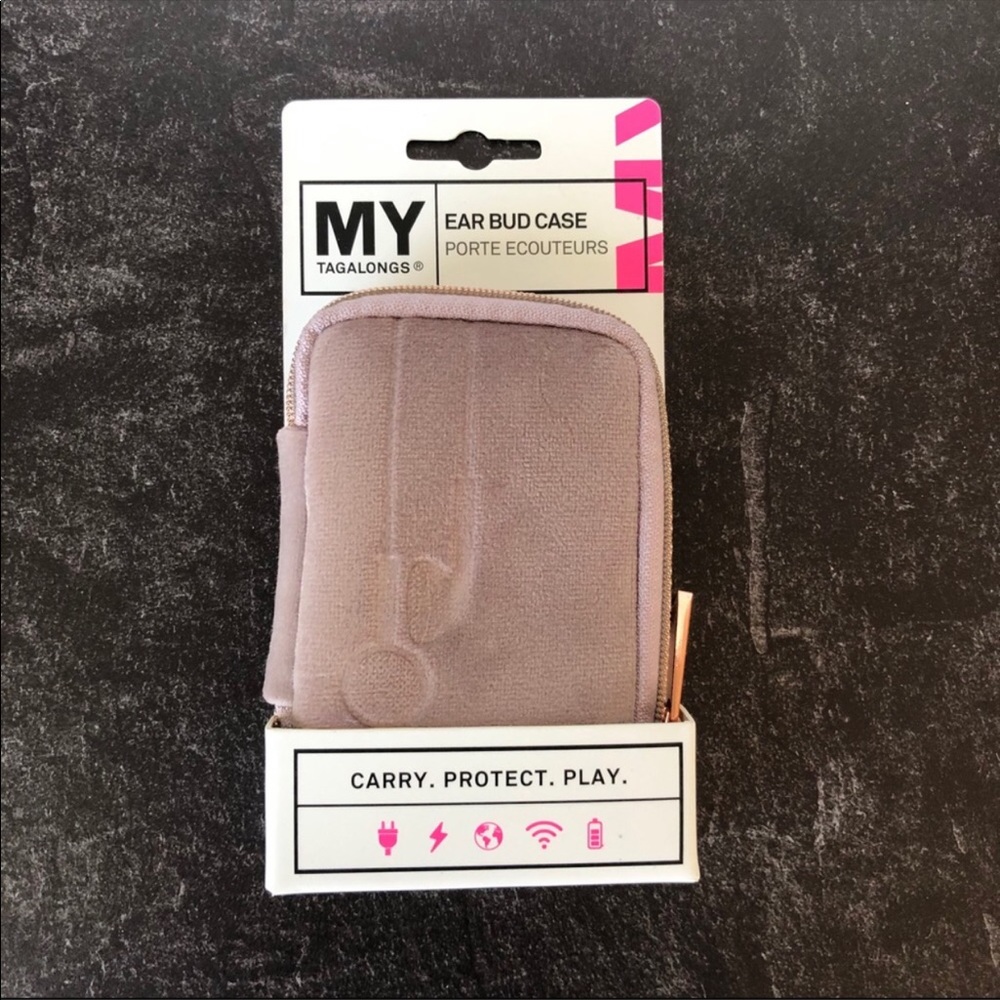 Urban Outfitters Earbud Case NEW Blush rose gold